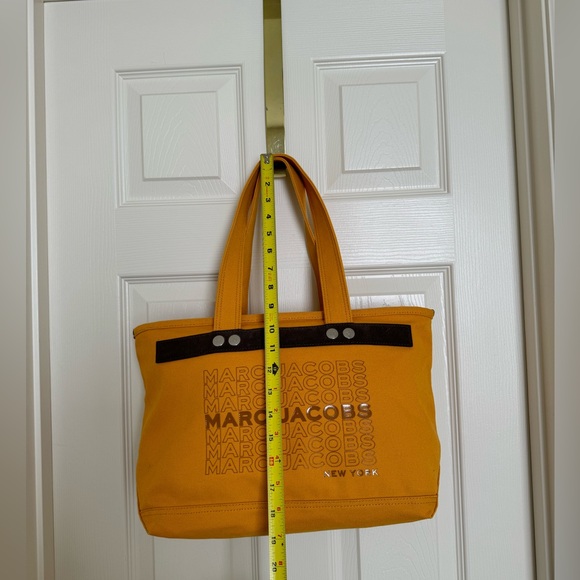 Marc Jacobs canvas tote with zipper. - Picture 9 of 10